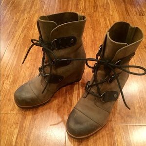 Sorel Joan of Arctic Wedge 6.5 Olive